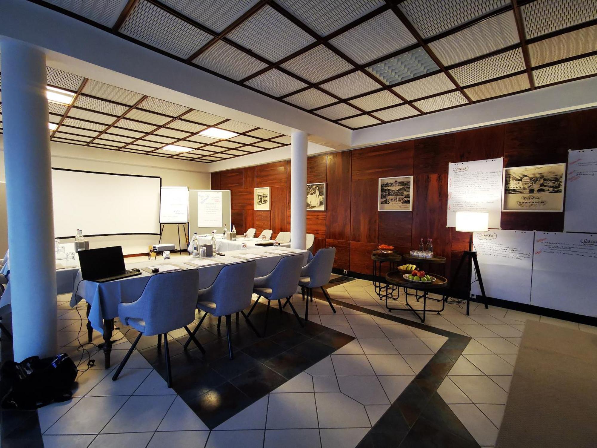 Hotel Alte Muehle Бад Бертрих Екстериор снимка
