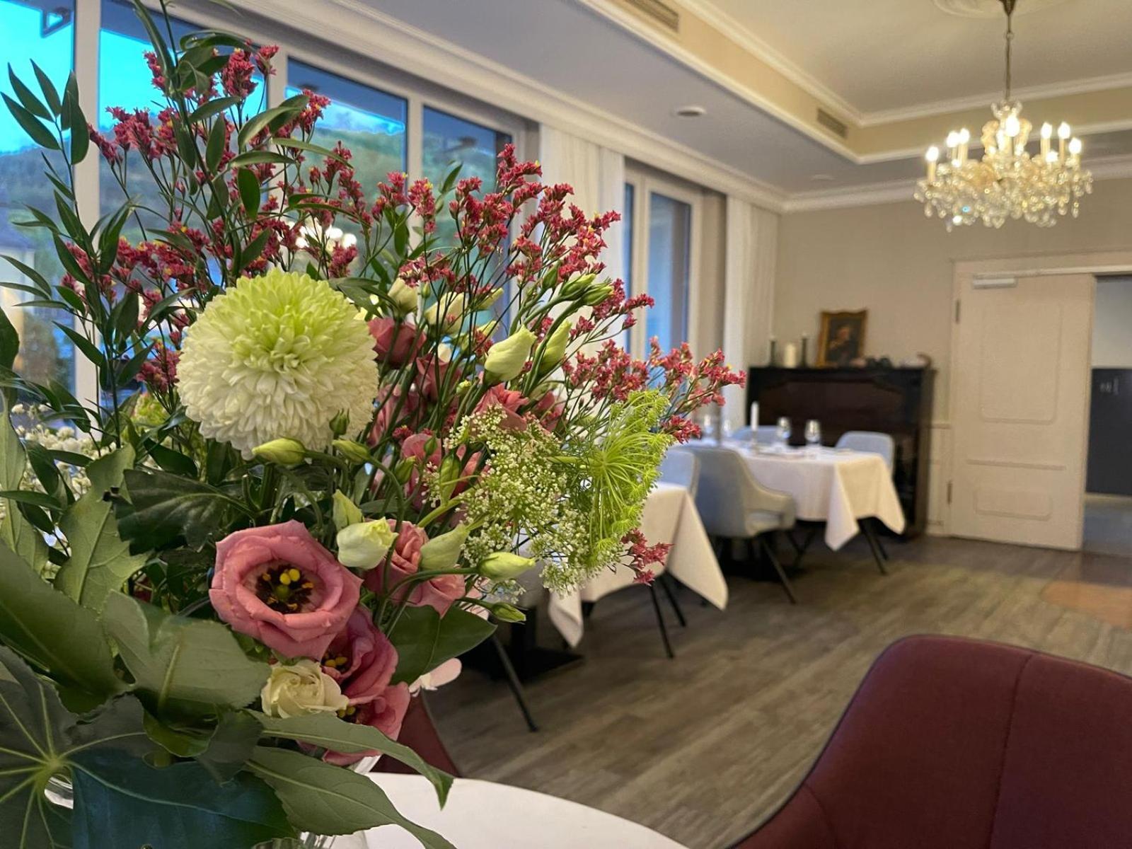 Hotel Alte Muehle Бад Бертрих Екстериор снимка