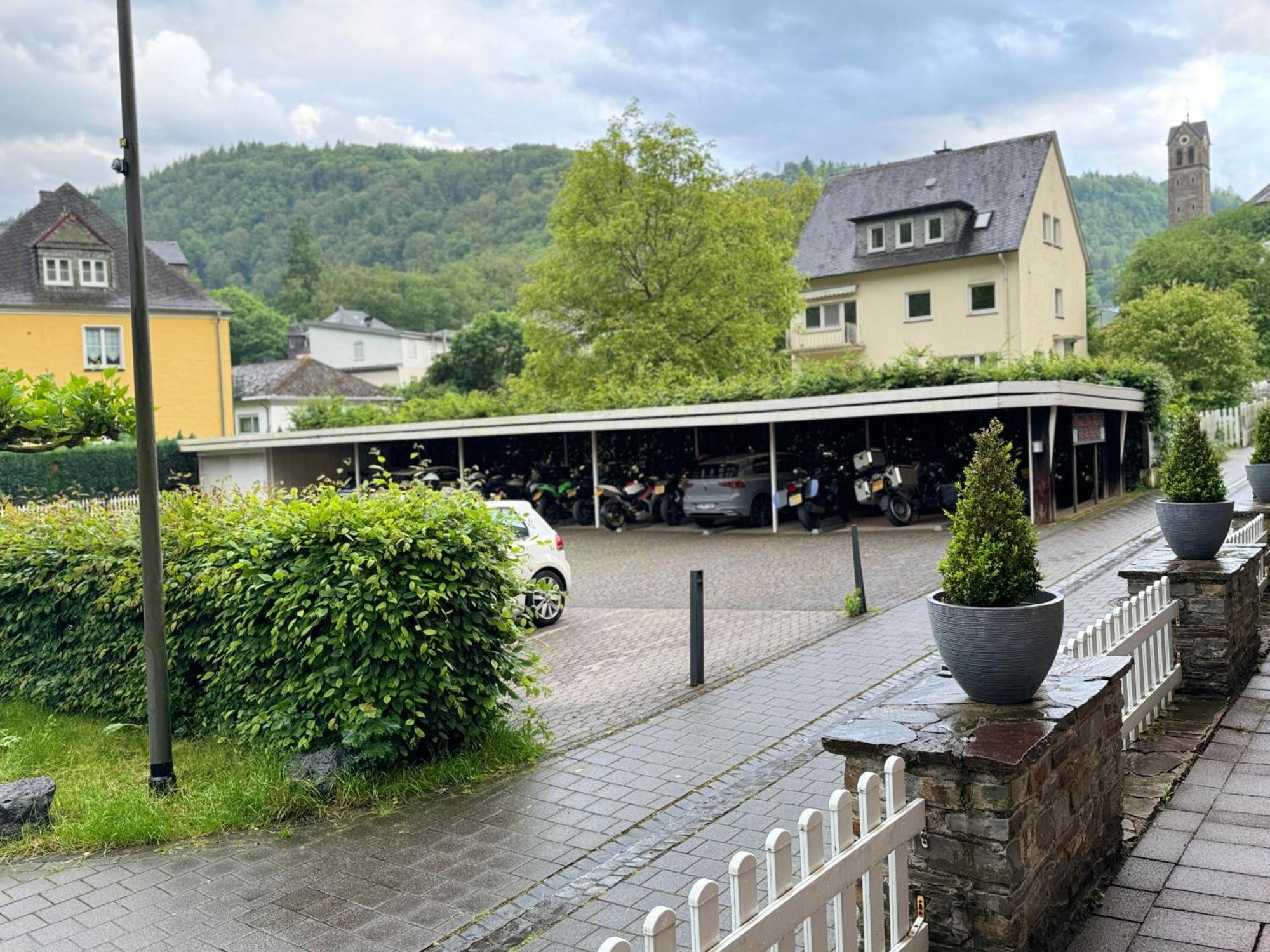 Hotel Alte Muehle Бад Бертрих Екстериор снимка